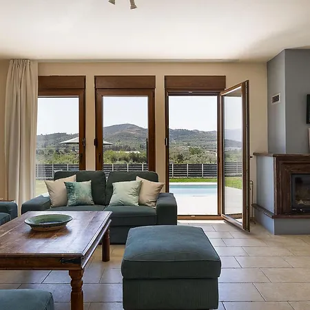 In Estate With Heated Pool 2' From Golden Galatás