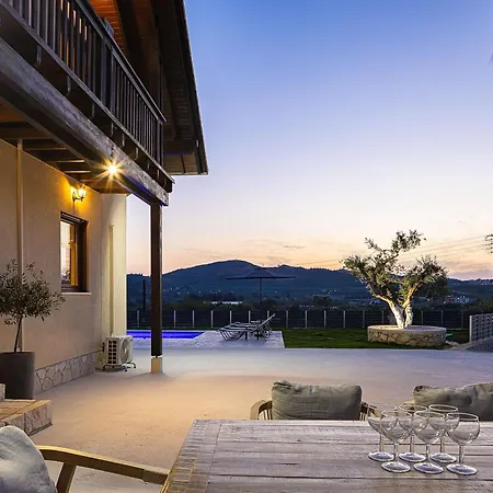 Villa In Estate With Heated Pool 2' From Golden Galatás