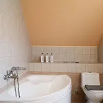 In Estate With Heated Pool 2' From Golden Villa Galatás