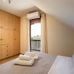 In Estate With Heated Pool 2' From Golden Villa Galatas (Chania)