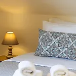 In Estate With Heated Pool 2' From Golden Villa *
