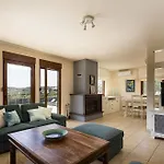 In Estate With Heated Pool 2' From Golden Villa