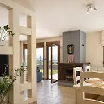 In Estate With Heated Pool 2' From Golden Willa