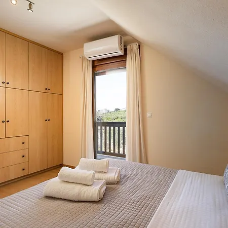 In Estate With Heated Pool 2' From Golden Villa Galatás