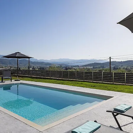 Villa In Estate With Heated Pool 2' From Golden *