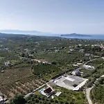 In Estate With Heated Pool 2' From Golden Villa