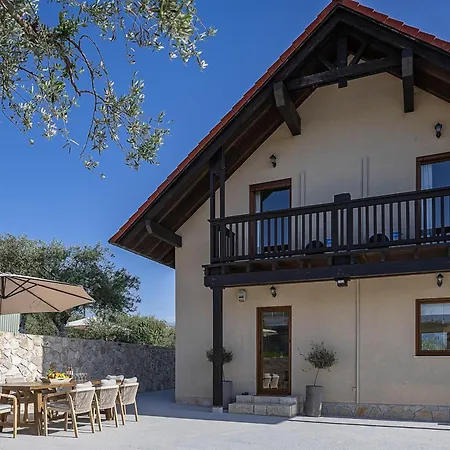Villa In Estate With Heated Pool 2' From Golden *
